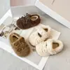 Sapatos de algodão com lã de cordeiro para meninas 2026 novos sapatos de inverno forrados com fleece para crianças sapatos quentes para bebês e meninas tipo slip-on