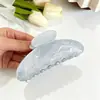 Exquisito Pasador para el Cabello Empaquetado en Tarjeta con Acabado de Alta Gama, Patrón de Nube Mármol de Acetato, Pinza de Tiburón Grande para la Parte Trasera de la Cabeza, Pinza de Garra Grande en Forma de Media Luna Creciente