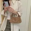 Bolsa de Ombro Coreana Moda Camurça Outono Bolsa de Mão Nova Versátil Nicho 2026 Ombro Único Transversal Veludo Bastão Exquisito Transversal Japonês
