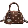Nuevo bolso de mano cruzado de moda para mujer, exquisito, de ante, para ir al trabajo, otoño 2026, de un solo hombro, con estampado de lunares de bola de boliche