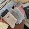Nuevos Calcetines Cálidos de Felpa Bordados para Mujer Estilo Otoño e Invierno, Calcetines de Lana, Calcetines de Media Pantorrilla, Calcetines Largos de Nicho de Moda, Calcetines Versátiles Holgados