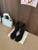 Sandálias de Salto Grosso para Mulheres Estilo Verão Pequena Fada 2025 Novo Estilo Romano Retrô com Saia Aparência Emagrecedora Sandálias Cowboy Ocidental