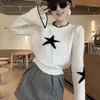 Blusa de Tricô Estilo Coreano Fofa com Manga Sino Estrela de Cinco Pontas para Mulheres Nova Moda Temperamento Redutor de Idade Nicho Versátil Blusa para Mulheres