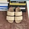 Sandálias Femininas de Lã de Cordeiro com Tira nas Costas, Estilo Birkenstock, Tiras Duplas de Pelúcia, Chinelos Abertos com Solado Grosso, Coleção Outono/Inverno 2026