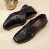 Novos sapatos de salto único femininos para o outono de 2026: sapatos confortáveis de sola macia para mães, sapatos de couro slip-on leves para mulheres de meia-idade