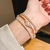 Pulseira Aberta Irregular de Pérolas com Três Camadas Cravejada de Diamantes, Pulseira de Luxo Leve e de Alta Qualidade, Pulseira Exquisita, Moderna e Versátil