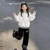 2026 Novidades Primavera e Outono para Meninas Estilo Academia Casual Manga Longa Top Design Moderno Calça Longa Conjunto de Calças Casuais