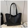 Bolsa Nova 2025 Bolsa Tote Casual Feminina de Grande Capacidade Bolsa de Mão para Aula de Estudante Universitária Bolsa de Ombro Simples e Moderna