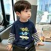 Camiseta listrada de manga comprida para meninos, novo estilo primavera e outono 2026, top de algodão puro para outono de meninos, camisa da moda estilo coreano