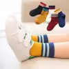 [Novo popular] meias infantis meias de cano médio para meninos meias esportivas crianças médias e grandes meias respiráveis meias de estudante atacado