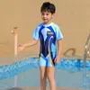 Traje de baño para niños Hombres 202 Nuevo Verano Protector Solar Transpirable de una pieza Traje de baño para niños Estudiante Vacaciones en Aguas Termales Traje de baño