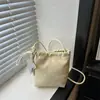Bolso tipo cubo de lunares estilo coreano para mujer, bolso de hombro casual moderno y a la moda, bolso cruzado dulce, compacto y ligero para mujer