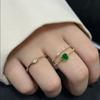 Novo design de produto com diamante verde incrustado com diamante completo, anel de luxo leve e elegante para meninas, pulseira de dedo indicador personalizada