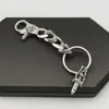 Nova coleção de chaveiros com pingentes duplos apresentando cruz, âncora, espada em formato de coração e fecho lagosta, únicos e estilosos
