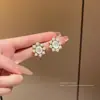 Brincos Doces e de Alto Padrão em Prata 925 com Pino Coreano, Design Simples Cravejado com Diamantes, Único e Estiloso