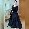 Vestido Negro Pequeño de Mariposa Diseñado para Mujer en Otoño Nuevo Estilo Asimétrico de Gama Alta Elegante Cuello en V Delgado de Manga Larga Falda Larga Hermoso