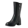 Novas Botas de Algodão de Salto Grosso para o Inverno de 2026, Botas de Cano Médio para Mães de Meia-Idade, Forradas com Lã, Quentes, Antiderrapantes, Botas de Couro Fashionáveis de Salto Alto para Mulheres