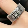 Diseño retro, nuevo anillo de circonita cúbica envejecida para mujer, diseño de cruz ancha, estilo resistente, versátil, de alta gama, nicho, anillo abierto