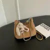 Bolso de mano casual simple estilo coreano, nuevo modelo otoño 2026, alto atractivo estético, diseño de cadena único, bolso de hombro y cruzado de color sólido