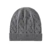 Gorro de Punto de Cachemira 2026 Otoño/Invierno Nuevo Estilo para Mujer de Alta Gama Color Sólido Tejido de Punto Trenzado Engrosado Cálido Moderno Casual con Borde Enrollado