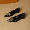 Sapatos Femininos Elegantes com Fivela Quadrada de Metal e Strass, Novo Estilo Francês Bico Fino Salto Médio Salto Bloco Calce Fácil para Primavera e Outono