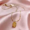 Nuevo Collar Popular de Acero Inoxidable de Lele Jewelry, Cadena Dorada de Clavícula de Moda Inglesa, Estilo Sencillo y Fresco para Mujeres