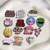 Broche de personaje de animación de diseño nuevo y creativo, patrón de personaje de cosplay, insignia de metal pintado de dibujos animados, todo para combinar