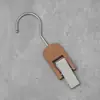 Tienda de ropa gancho de madera maciza pinza pinza para sombrero perchero para bufanda madera original gancho de pinza única bufanda decorativa S negra y blanca