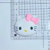 Borracha macia PVC desenho animado Gatinha KT capa de celular cola creme furo para grampo de cabelo diy sapatos patch de roupa material de acessórios atacado