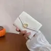 Billetera Pequeña Minimalista Retro Nueva Nicho Textura de Cocodrilo Hebilla Corta Plegable Triple Ranuras Múltiples para Tarjetas Portatarjetas Billetera