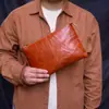 Bolso pequeño para hombre, diseño de personalidad plisado casual, nicho, almacenamiento portátil, para certificados, bolso de mano para commute de negocios, bolso para caminar