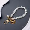 Lindo colgante de oso de amor, pulsera de perlas antipérdida, llavero, colgante de bolso de concha de oreja de Chanel