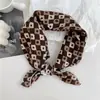 Pañuelo de Seda Pequeño Floral Verde Retro para Mujer Primavera y Otoño Estilo K Versátil Delgado Pañuelo Cuadrado Pequeño Pañuelo Pequeño Decorativo Pañuelo Cinta para la Cabeza
