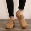 Soporta la personalización de zapatos de hombre estilo Birkenstock retro para primavera y otoño, con suela suave antideslizante, diseño de media zapatilla, moda versátil y estilo casual, aptos para ventas transfronterizas