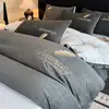 Conjunto de quatro peças de leite veludo espesso novo para o Inverno 2025, fleece de dupla face de veludo coral, capa de edredom e lençol de cama quentes de pelúcia