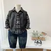 Conjunto de Ropa de Otoño para Niños 2026 Nuevo Estilo Bebé Niños Primavera y Otoño Elegante Chaqueta de Cuero Chaleco Camisa Conjunto de Tres Piezas Moderno