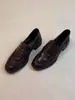 Sapatos Loafer Femininos, Estilo Britânico Retrô, Bico Redondo, Rebites, Franzidos, Slip-On, Salto Bloco, Sapatos de Couro Preto
