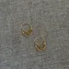 Nuevos aretes de textura hueca estilo chino para mujer, diseño de nicho, aretes de lujo ligero de alta gama, ear cuffs geométricos ovalados minimalistas