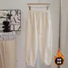 Nuevos estilos de otoño e invierno: Pantalones deportivos de algodón puro, color liso, forro polar, engrosados, casuales, pierna cónica - un diseño simple y versátil tanto para hombres como para mujeres, creando un efecto adelgazante