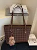 Bolso de Axila de Nicho Estilo Coreano para Mujer Otoño 2025 Nueva Moda Bolso de Hombro a Cuadros Super Popular Versátil Bolso Tote de Gran Capacidad