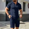 Traje de verão masculino, um item popular transfronteiriço na Europa e na América, apresentando uma camisa polo com padrão jacquard e shorts, um conjunto casual moderno de duas peças.