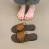 Primer Encuentro Sandalias de Moda de Temporada Zapatos de Mujer 2026 Verano Nuevo Estilo Coreano Retro Minimalista Versátil Casual Punta Abierta