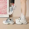 Zapatos nuevos estilo coreano para papá para mujer, zapatillas deportivas para correr de estudiante otoño 2026, zapatos casuales con suelas gruesas para aumento de altura y actividades de ocio