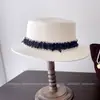 Gorra Plana de Lana con Ribete de Encaje para Mujer Invierno Elegante Versátil Sombrero de Temperamento Estilo Británico Adelgazante Sombrero de Fieltro Moderno
