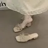 Primer encuentro con las sandalias de verano de tacón grueso, de una sola tira, color nude, estilo francés, zapatos de hada para combinar con vestidos, tiras finas para usar al aire libre, estilo de noche