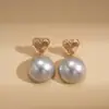 Pendientes Redondos Europeos y Americanos con Perlas de Imitación y Patrón de Corazones, Elegantes Pendientes Retro de Moda para el Trabajo, Nicho de Gama Alta