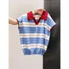 Top de punto tipo polo casual estilo coreano para mujer, diseño de verano 2026 con cuello camisero de rayas color block y mangas cortas acampanadas