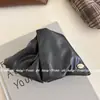 Presilha de Triângulo de Couro Dourado Cor Pura Coreana para Mulheres 2025 Novo Acessório de Cabelo de Alta Qualidade Shark Clip para a Parte de Trás da Cabeça
