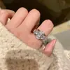 Anillo Ovalado Super Brillante de Circonita Europeo y Americano, Anillo de Gama Alta de Nicho, Moda de Lujo Ligero, Estilo Old Money, Joyería de Mano Retro para Mujer