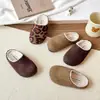 Bonitas zapatillas de algodón de color liso para niños, colección otoño/invierno 2026, zapatillas retro casuales de moda y versátiles estilo Birkenstock para bebés